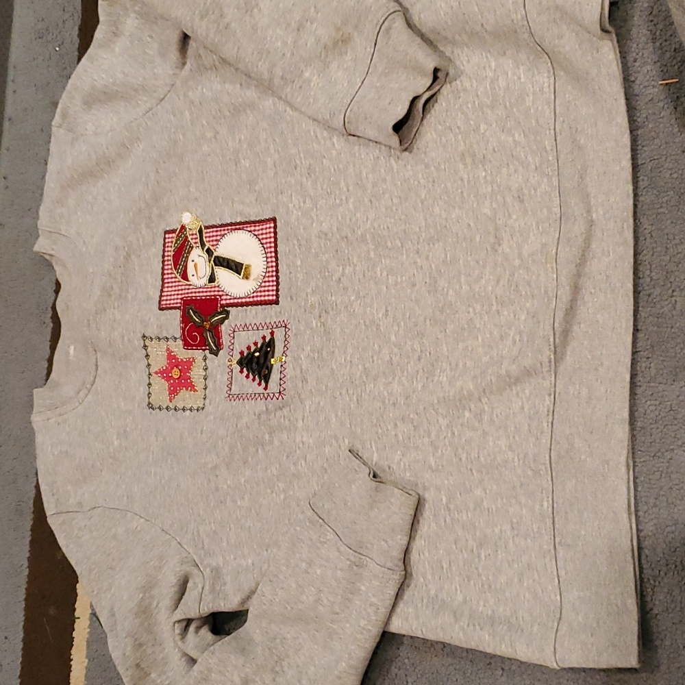 Woman's holiday editions frosty sweatshirt size medium